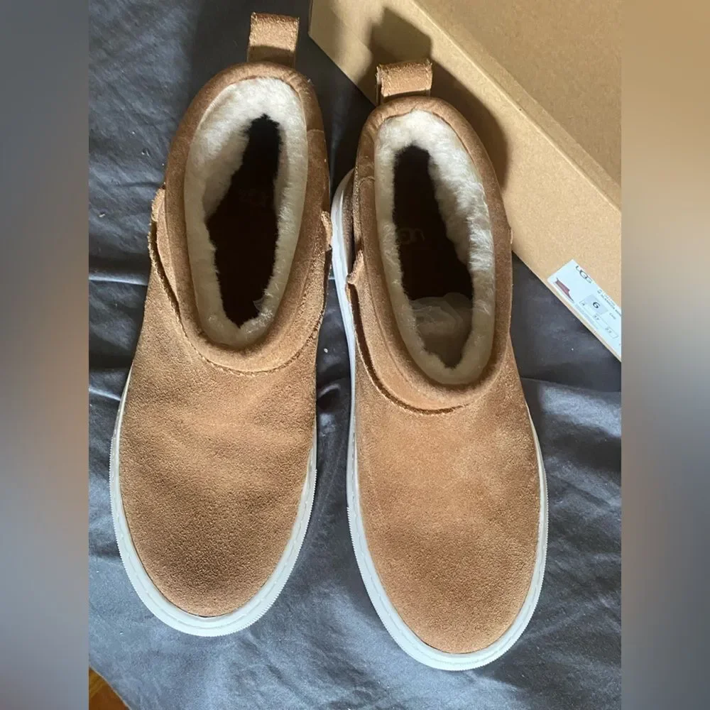 UGG
Alameda Mini Boot - Picture 5 of 7